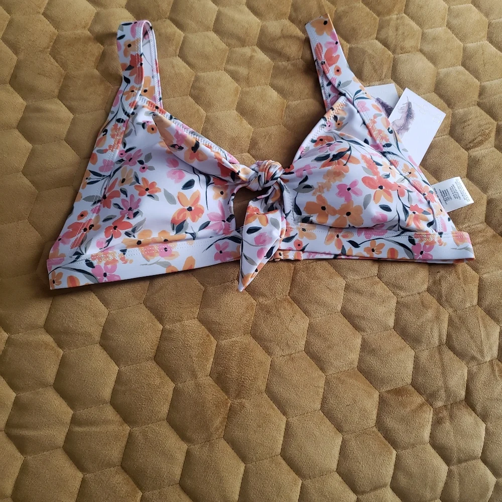 JESSICA SIMPSON SUMMER TOP 🏊♂️ - Picture 2 of 9